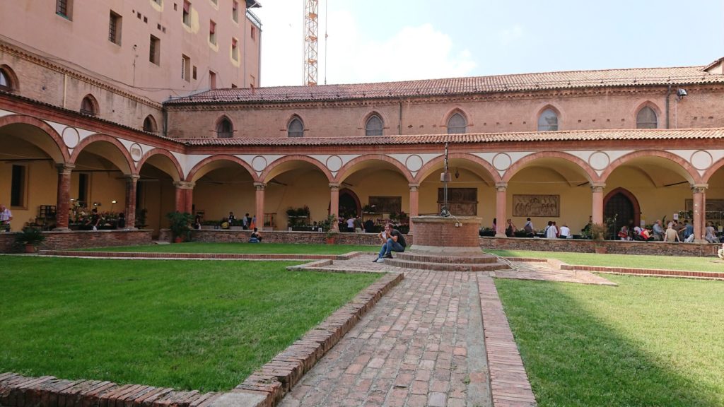 Vista del Chiostro di San Francesco, adiacente all'omonima Basilica